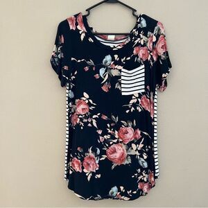 Floral striped block short sleeve flowy tee fits like a M see measurements